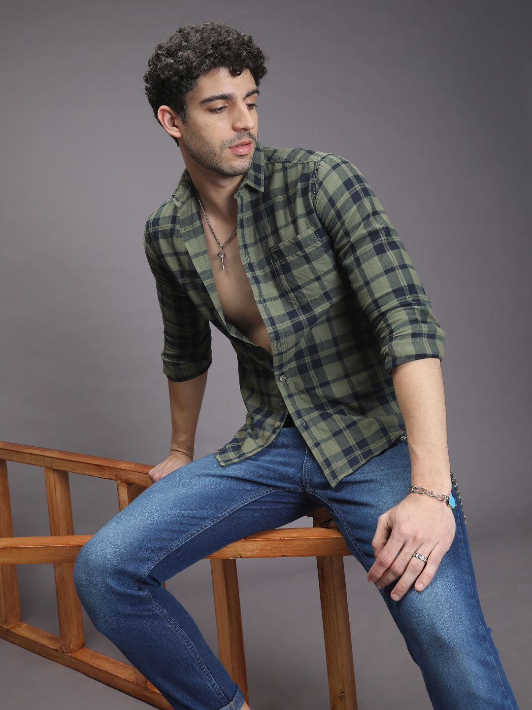 The Indian Garage Co Men Olive Green & Navy Blue Regular Fit Checked Casual Shirt
