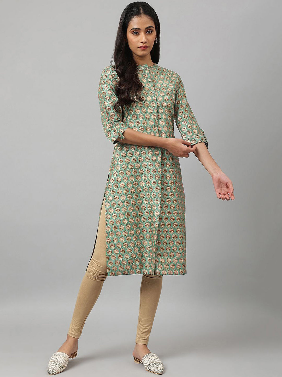 W Floral Printed Mandarin Collar Roll-Up Sleeves Straight Kurta