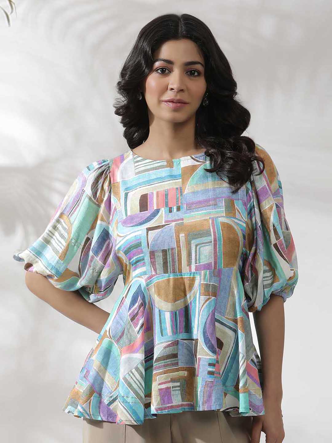 W Geometric Printed Puffed Sleeves Top