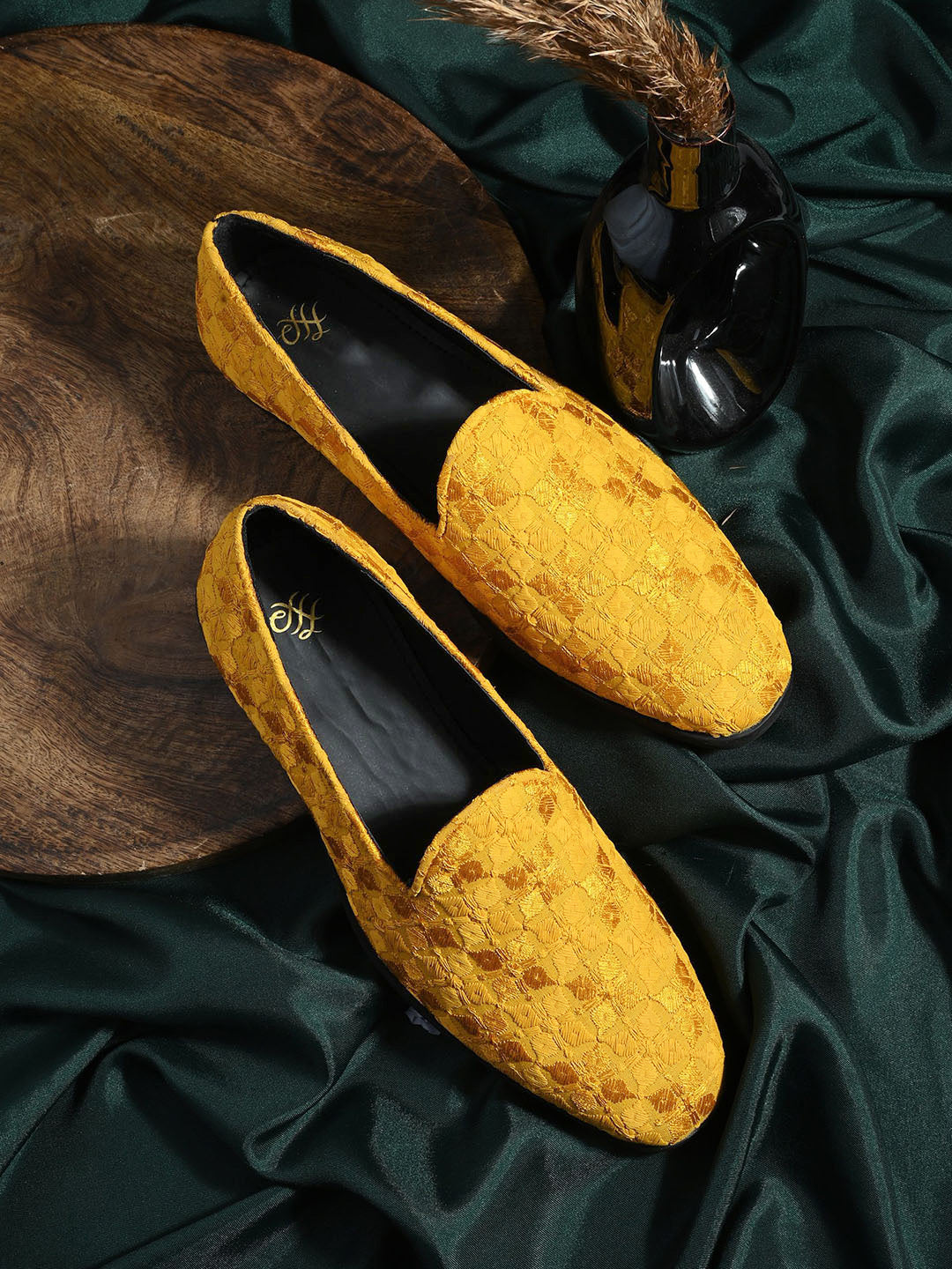 House of Pataudi Men Embroidered Ethnic Embellished Mojaris