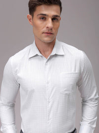 The Indian Garage Co. X Luxe Men Slim Fit Opaque Checked Formal Shirt