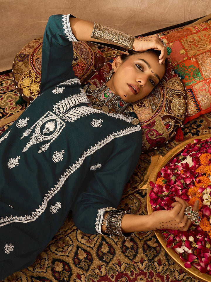 Indo Era Ethnic Motifs Embroidered Notch Neck Thread Work Straight Kurta