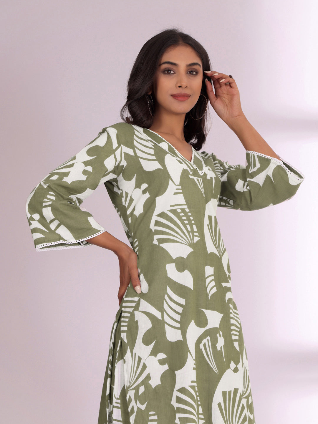 Varanga Floral Printed V-Neck Pure Cotton Straight Kurta dengan seluar