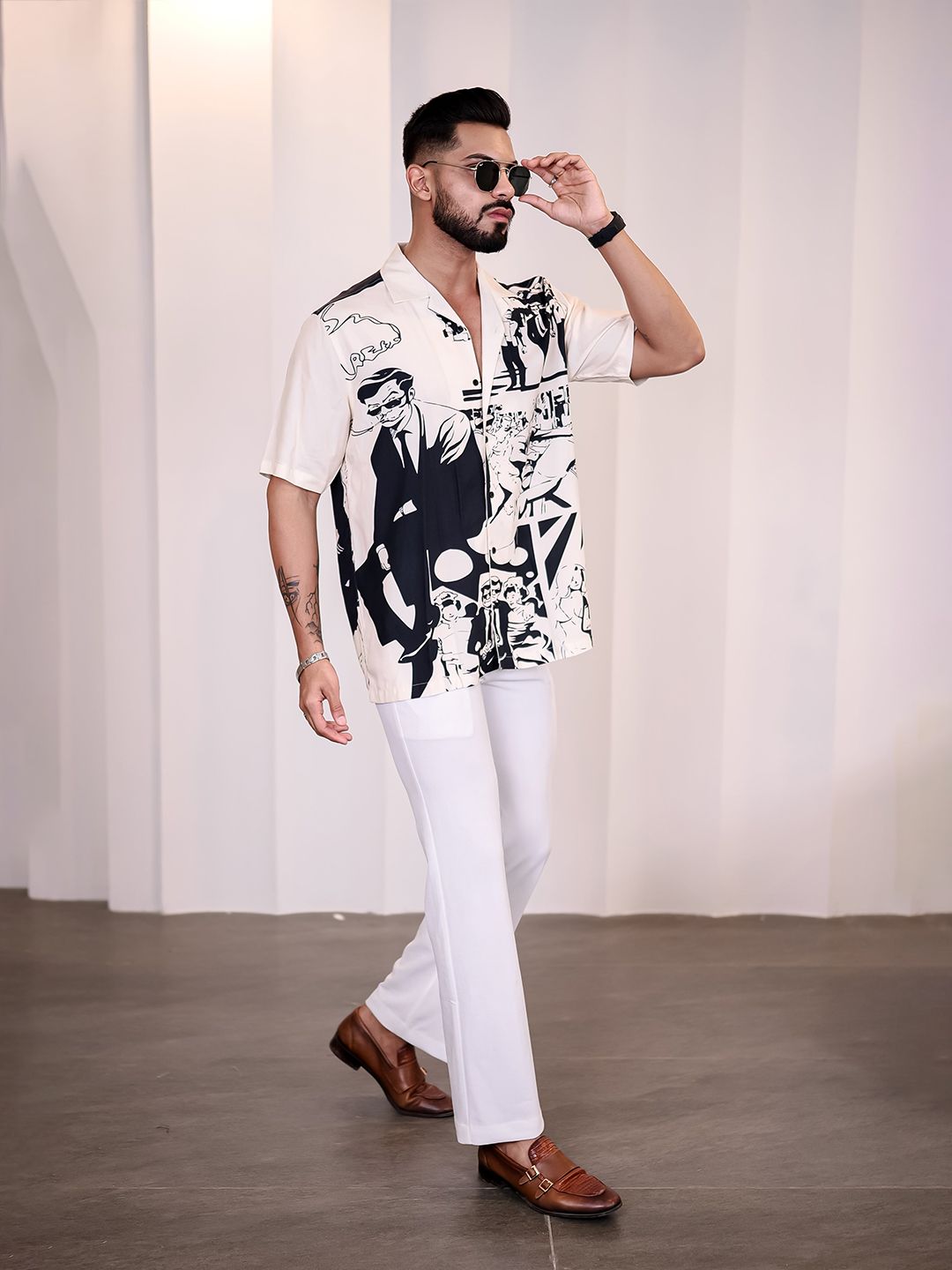 Eszett Graphic Printed Spread Collar Baju Kapas Kasual