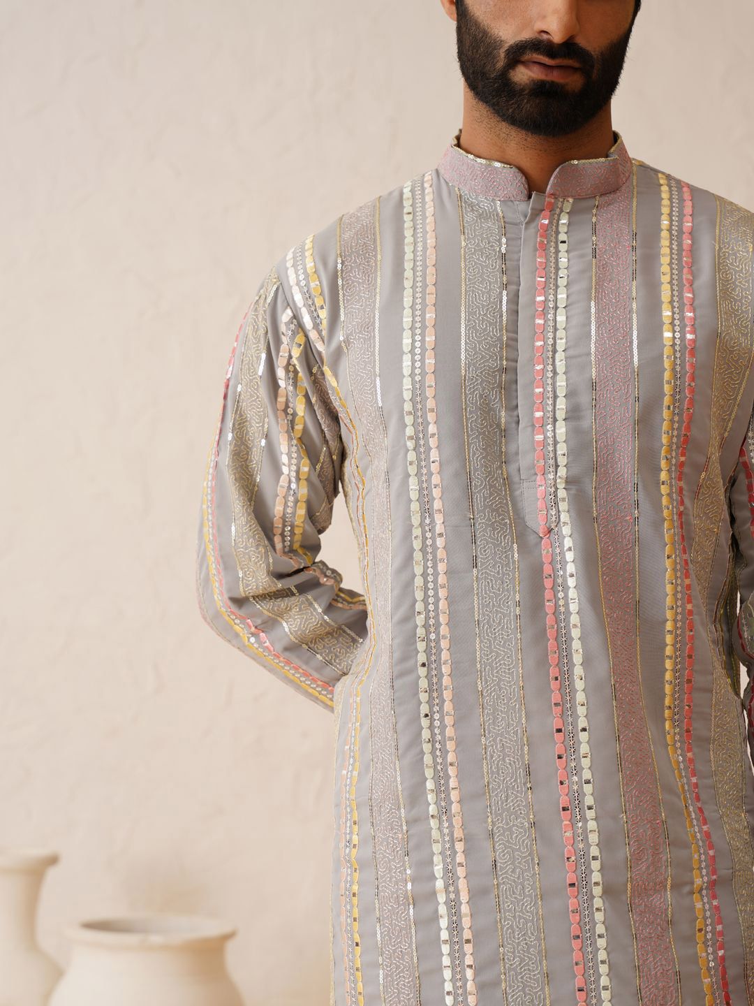 SOJANYA LUXE Kolar Mandarin Sulam Kurta Biasa dengan Piyama