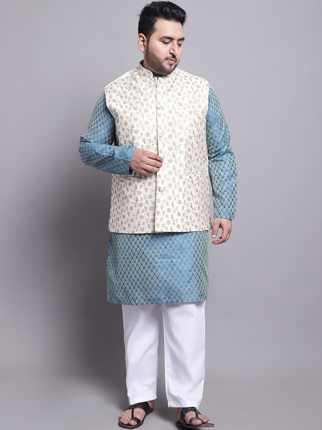 SOJANYA PLUS Woven Design Regular Kurta With Pyjamas & With Embroidered Nehru Jacket