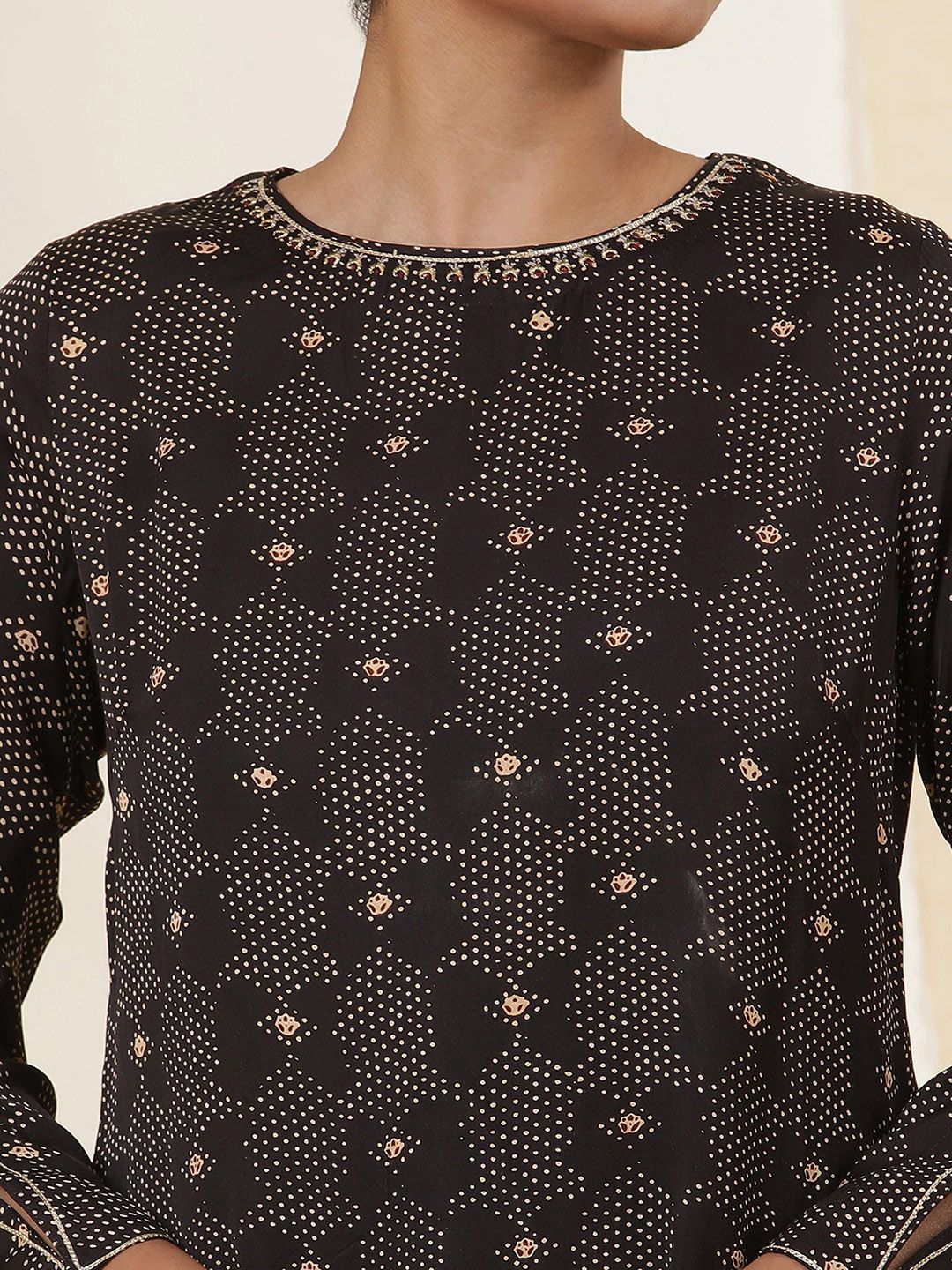 W Printed Round Neck Long Sleeves Straight Kurta