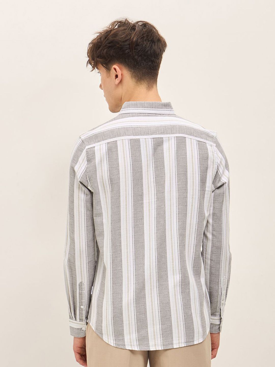 THE BEAR HOUSE Men Spread Collar Vertical Striped Cotton Slim Fit Casual Shirt
