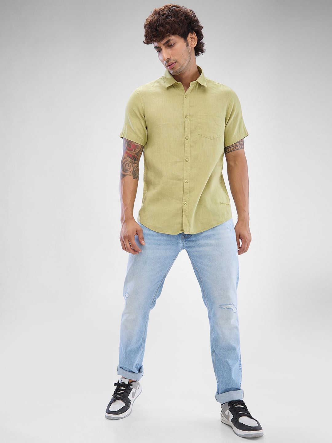 SPYKAR Men Solid Spread Collar Slim Fit Casual Shirt