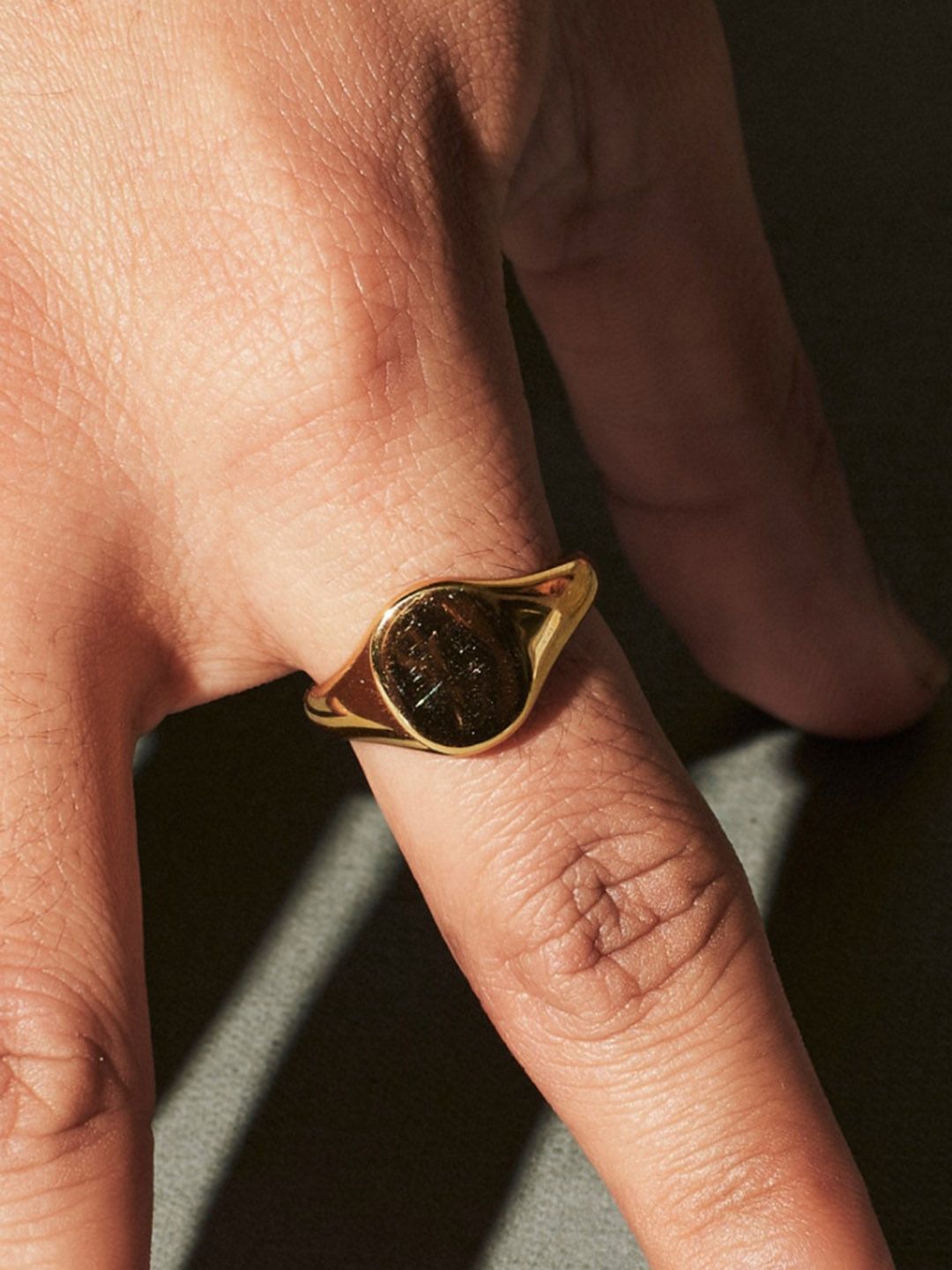 Cincin jari-jari yang diukir masin untuk wanita
