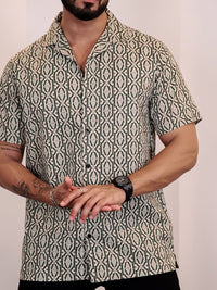 Baju Kasual Kapas Kolar Cuba Eszett Bercetak Abstrak