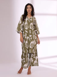 Varanga Floral Printed V-Neck Straight Kurta With Trousers