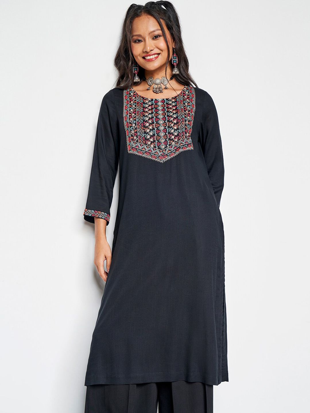 Global Desi Ethnic Motifs Yoke Design Thread Work Straight Kurta