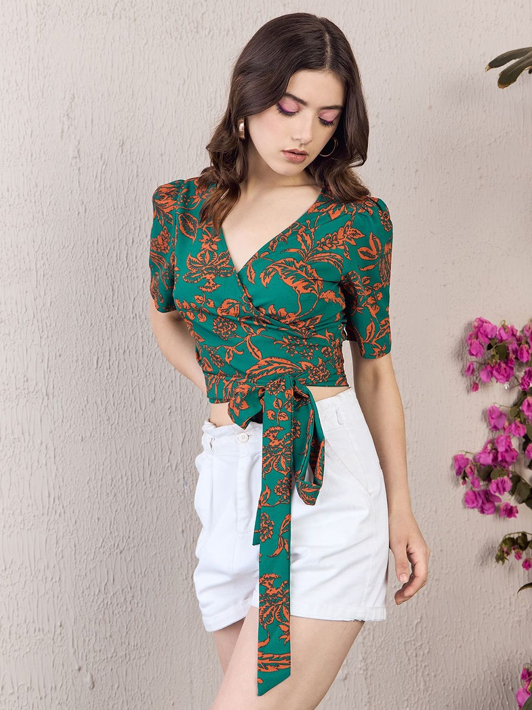 Berrylush V-Neck Floral Print Wrap Crop Top