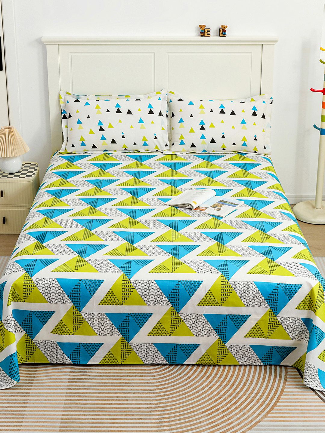 Story@home Ventura Green Geometric 144 TC Cotton Queen Bedsheet With 2 Pillow Covers