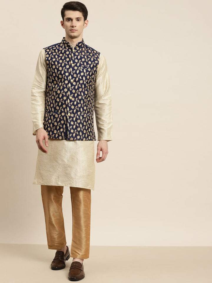 SOJANYA Kurta Berwarna Krim Lelaki dengan Jaket Churidar & Nehru