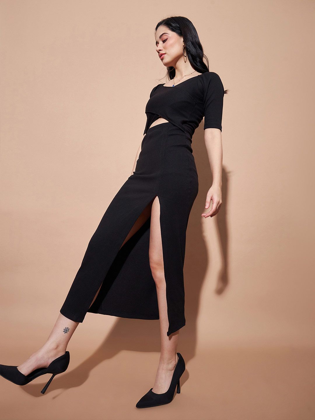 SASSAFRAS BASICS Cut-Out V-Neck Front Silts Midi Bodycon Dress