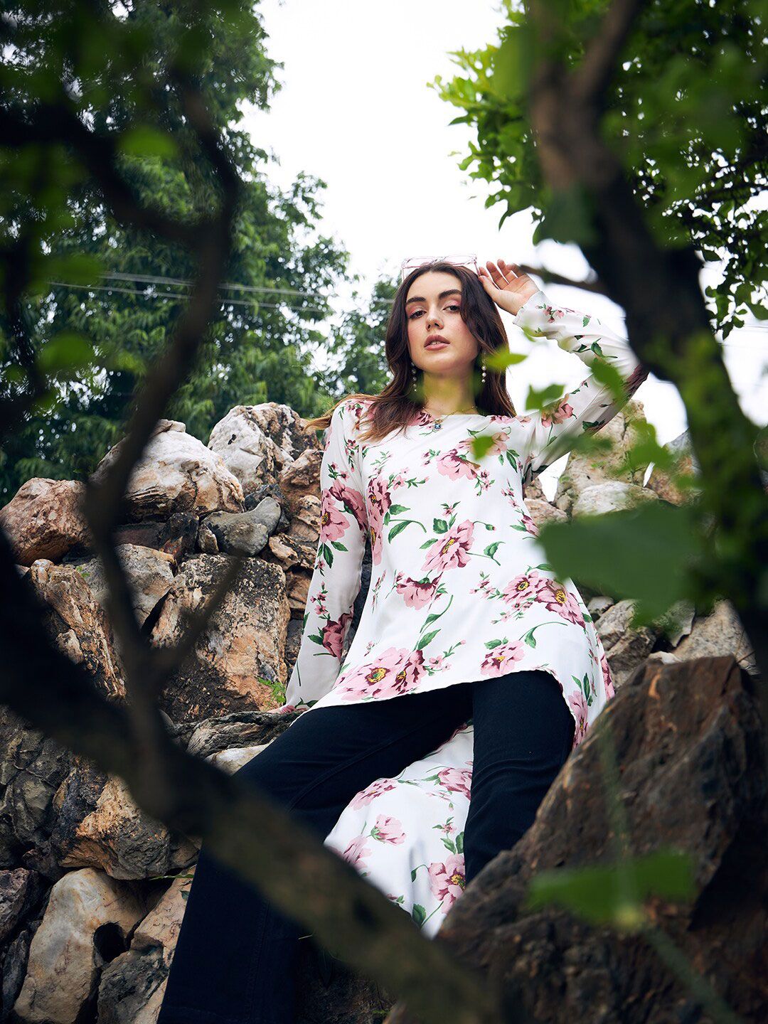 Berrylush White Floral Printed High-Low Longline Top