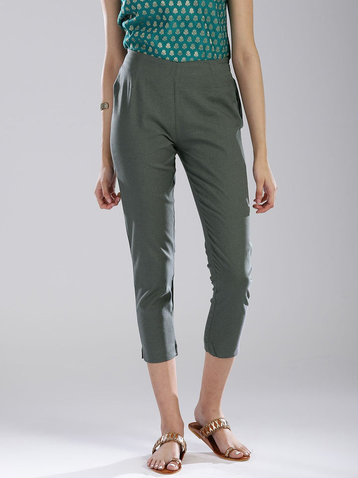 W Women Grey Regular Fit Solid Cropped Trousers