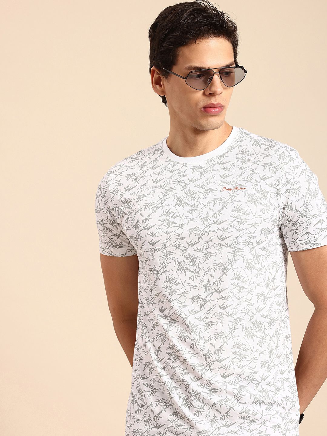 Menjadi t-shirt kapas tulen yang dicetak grafik manusia