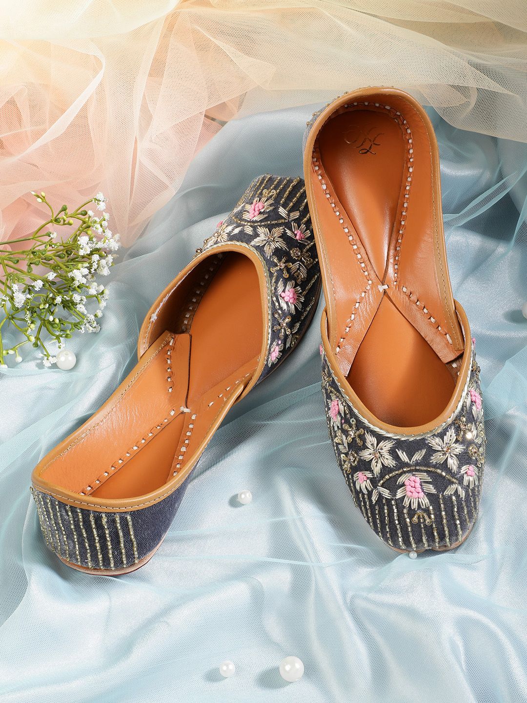 House of Pataudi Women Ethnic Embellished Mojaris