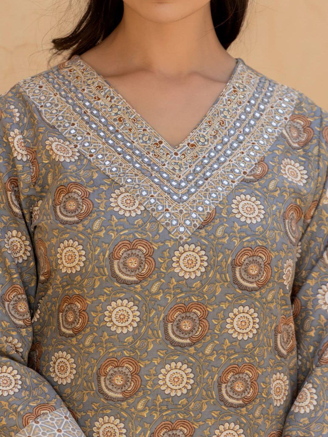 Varanga Women Floral Printed Regular Mirror Work Kurta with Trousers & With Dupatta