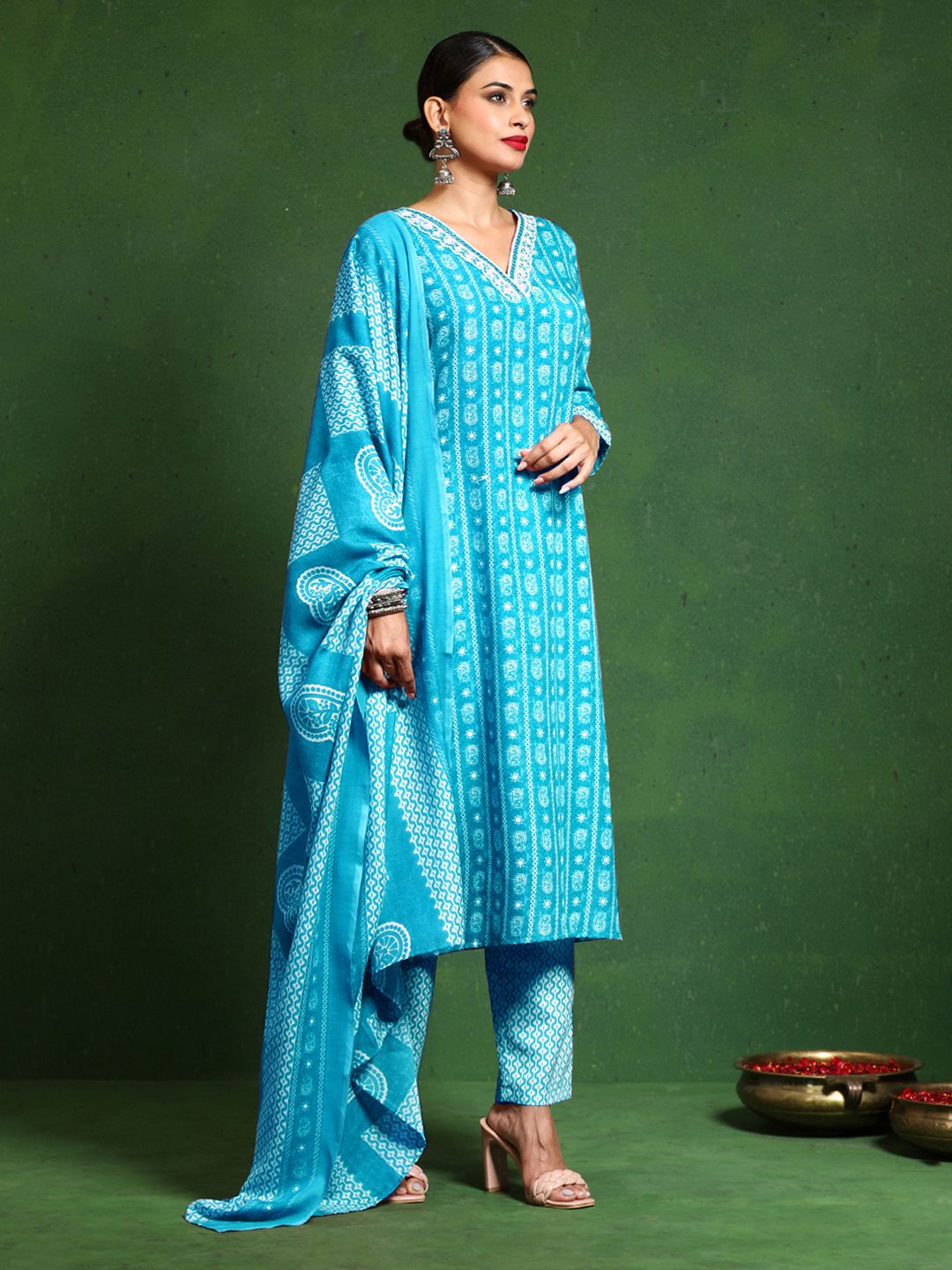 Varanga Women Floral Printed Regular Kurta with Trousers & With Dupatta