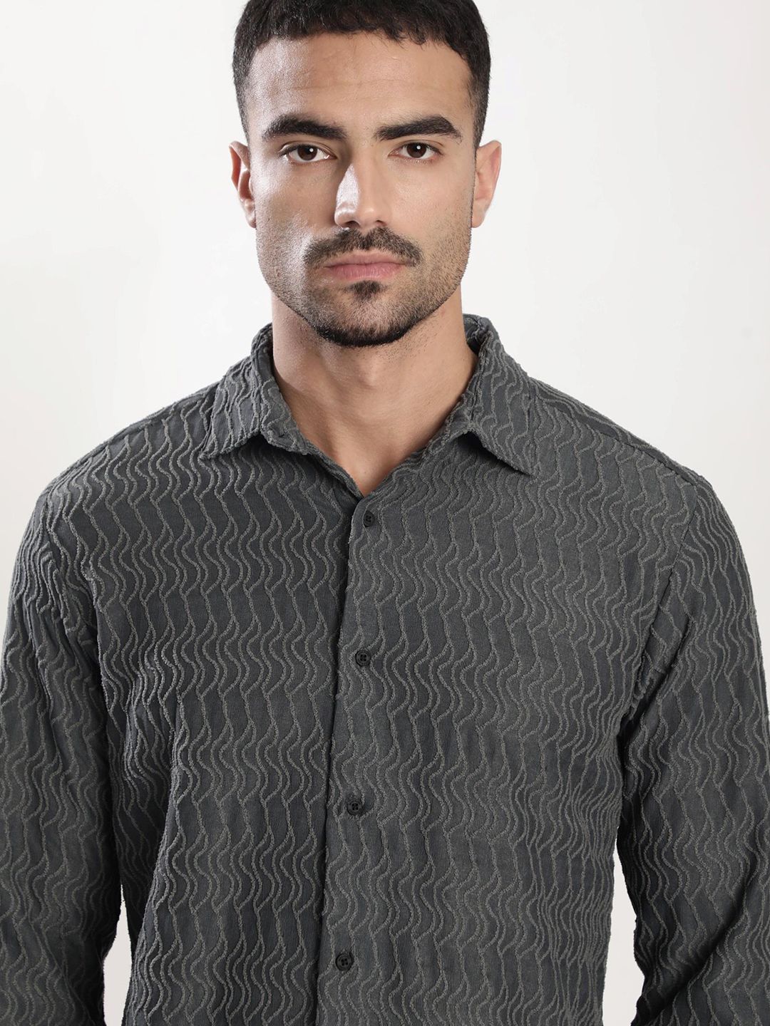 Bene Kleed Men Slim Fit Textured Spread Collar Casual Shirt