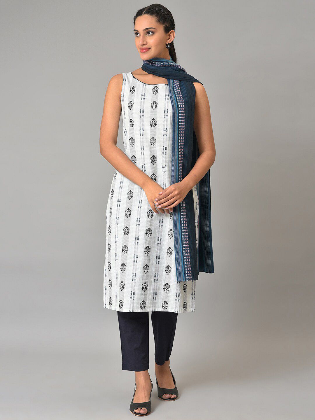 AURELIA Ethnic Motifs Printed Pure Cotton Kurta with Trousers & Dupatta