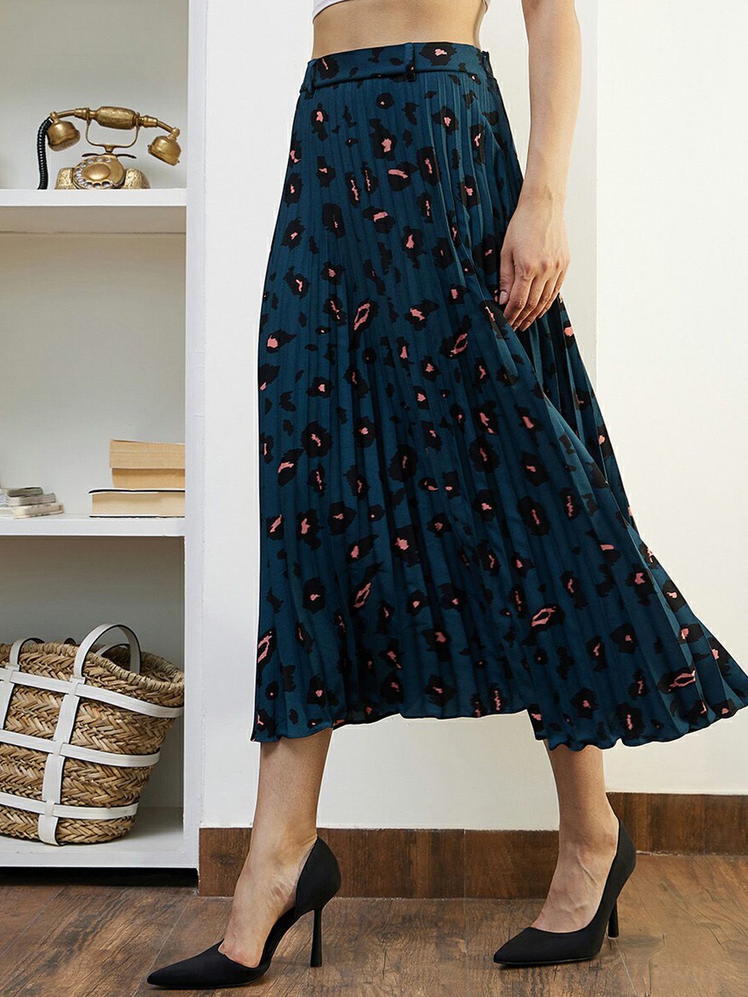 Berrylush Blue & Orange Animal Printed Accordion Pleated Flared Casual Midi A-Line Skirt