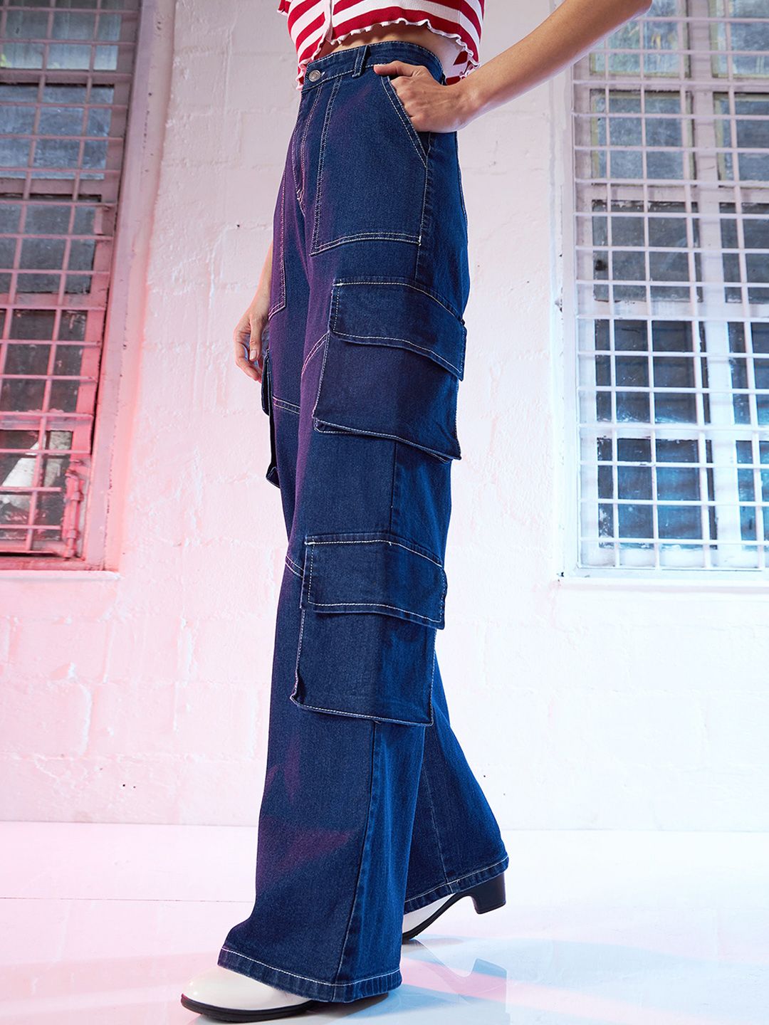 SASSAFRAS Women High Rise Straight Fit Clean Look Stretchable Cargo Jeans
