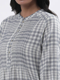 W Women Checked Mandarin Collar Kurta