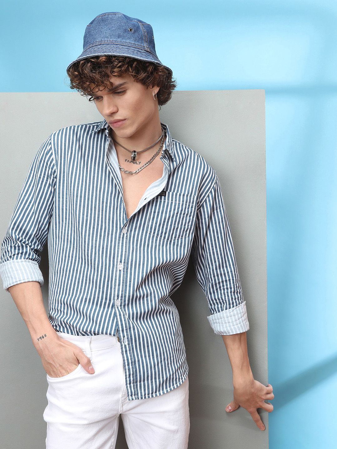 The Indian Garage Co Men Blue & White Slim Fit Striped Casual Shirt