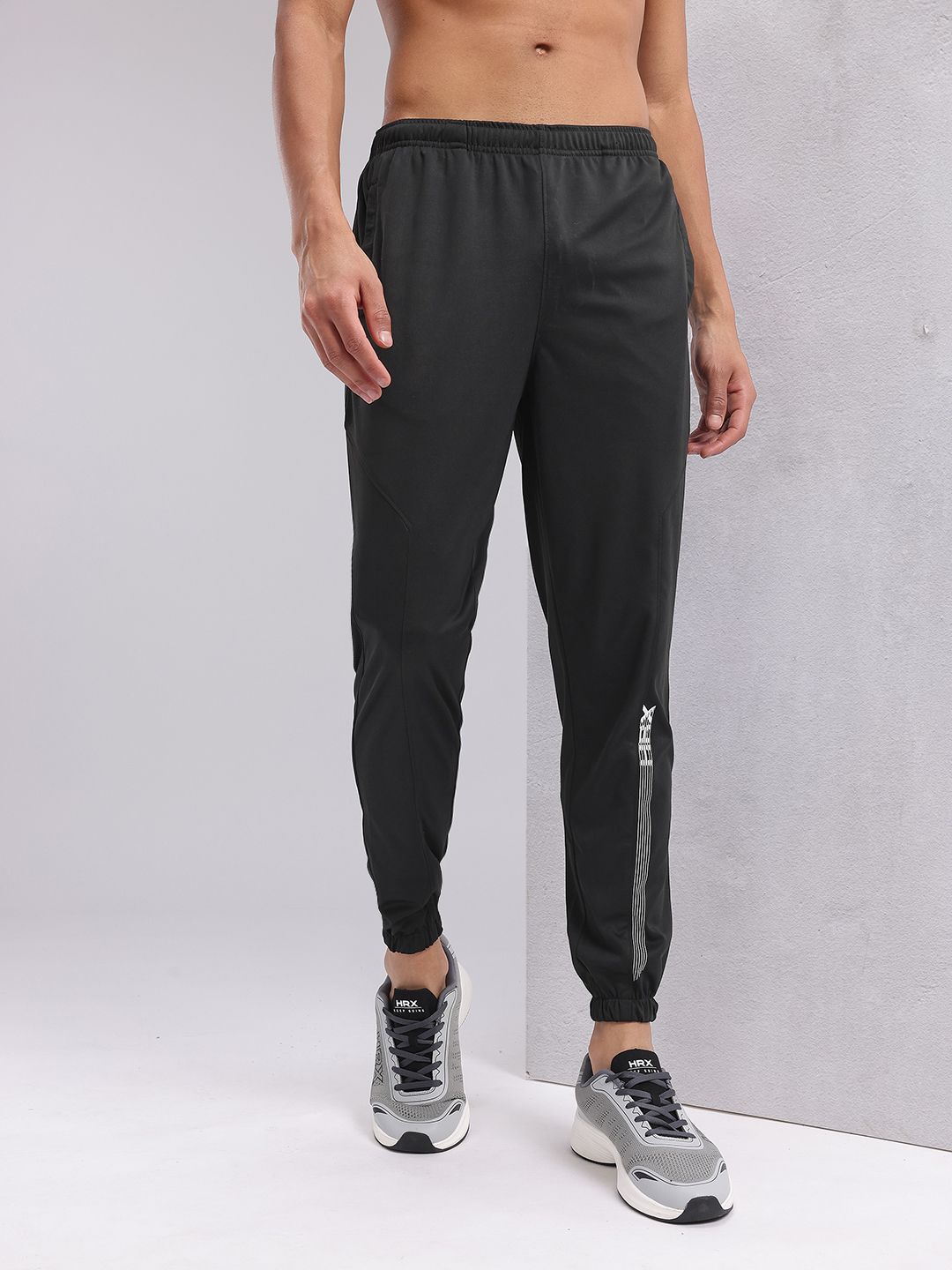 HRX by Hrithik Roshan Men Mid-Rise Brand Logo Detail Rapid-Dry Training Joggers