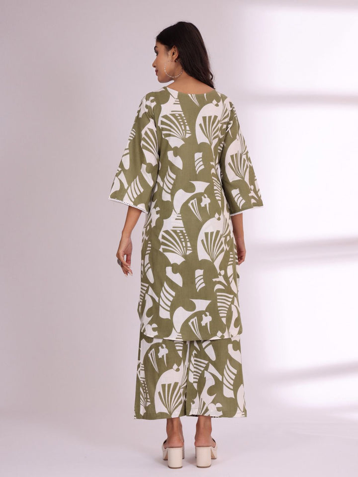 Varanga Floral Printed V-Neck Straight Kurta With Trousers