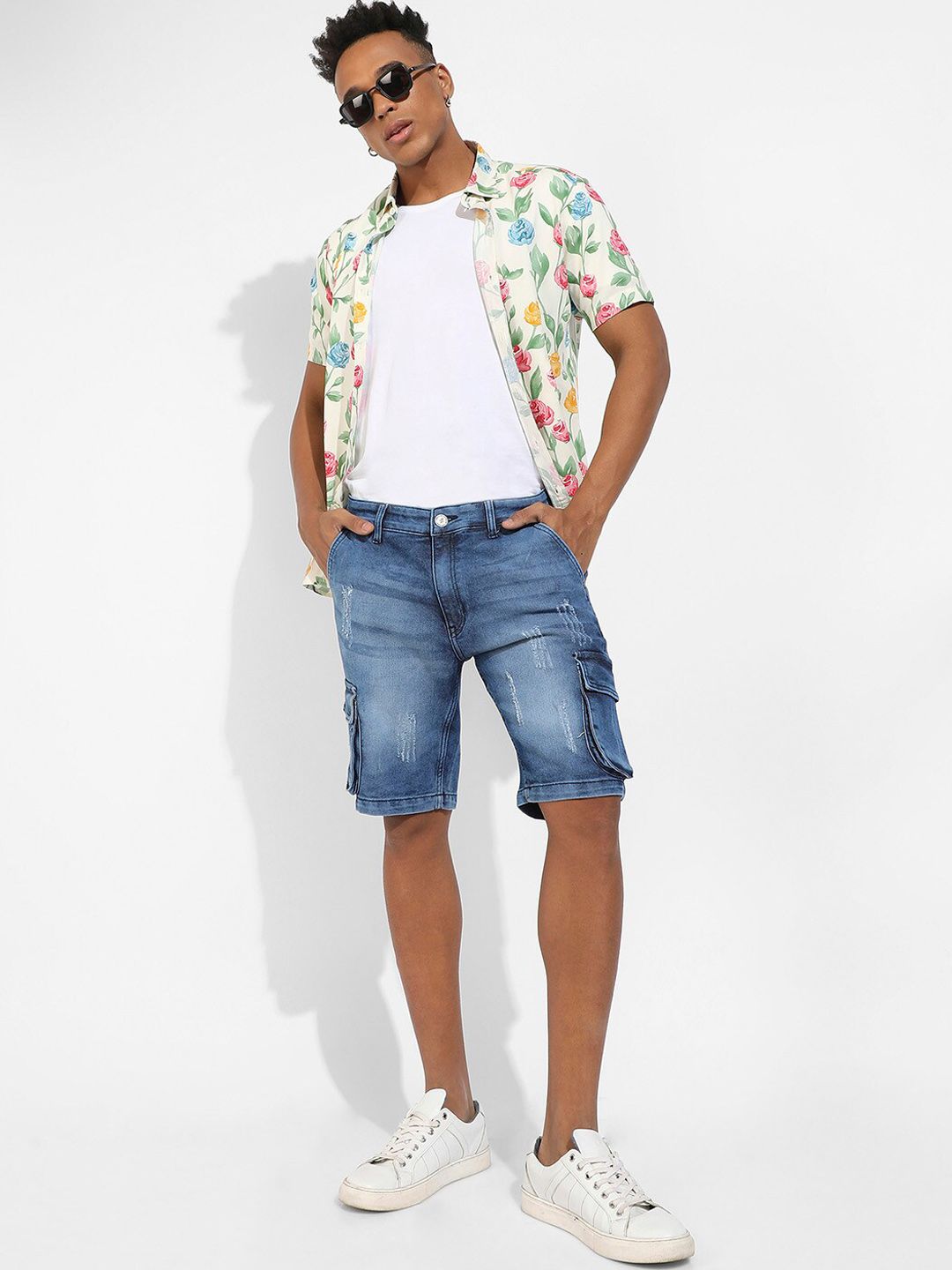 Campus Sutra Men Washed Regular Fit Mid Rise Outdoor Cotton Shorts