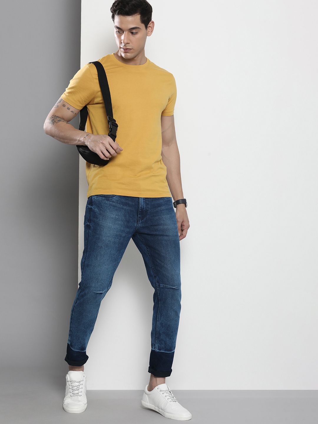 The Indian Garage Co Men Carrot Fit Light Fade Stretchable Jeans