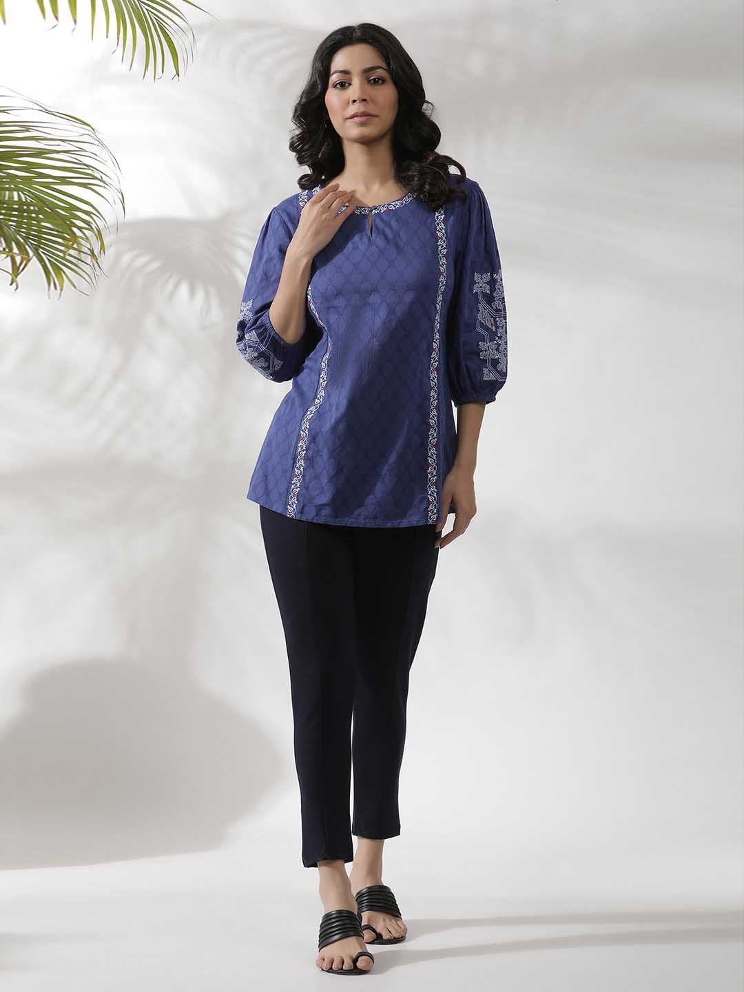 W Blue & White Geometric Printed Keyhole Neck Cotton A Line Top