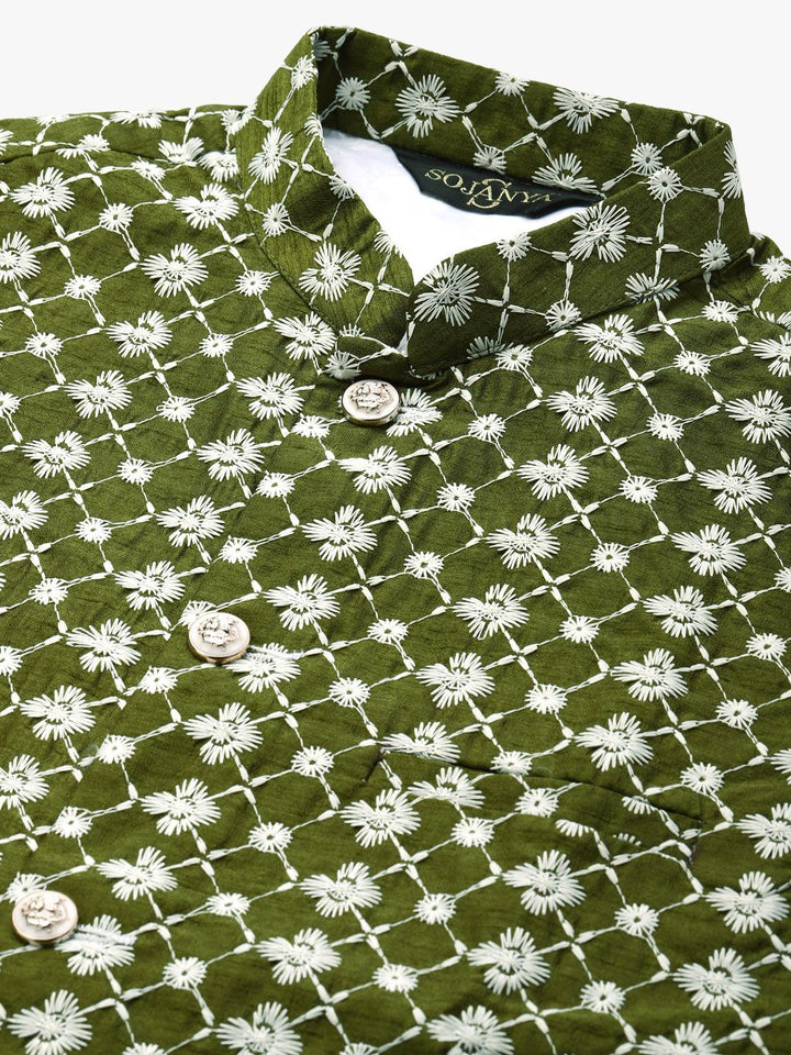 SOJANYA Men Golden Thread Work Kurta with Churidar & Nehru Jacket
