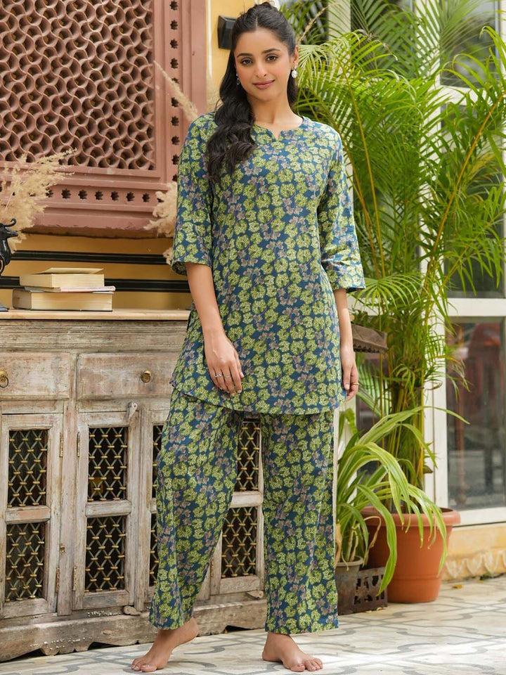 SANSKRUTIHOMES Green & Blue Ethnic Motifs Printed Pure Cotton Night Suit