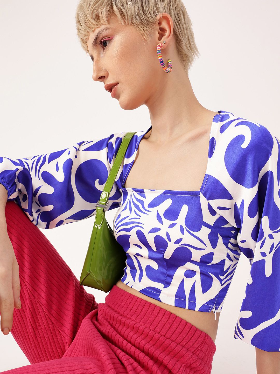 DressBerry Holiday Chic Raglan Sleeves Printed Crop Top