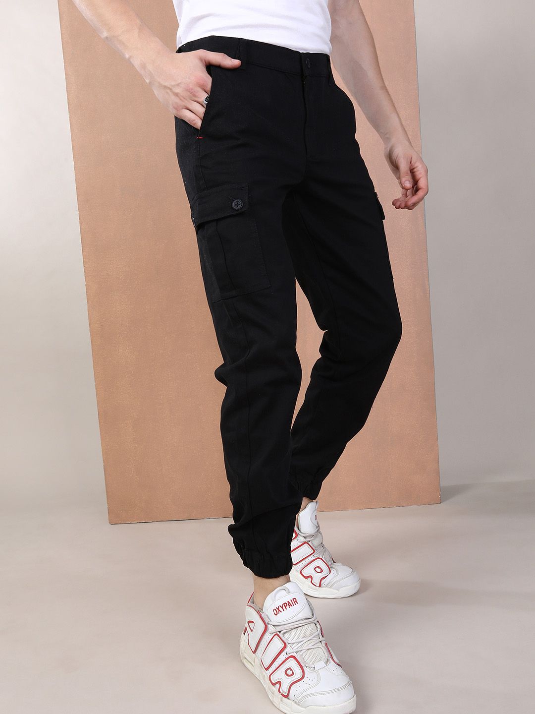 Lelaki garaj India yang langsing joggers pepejal