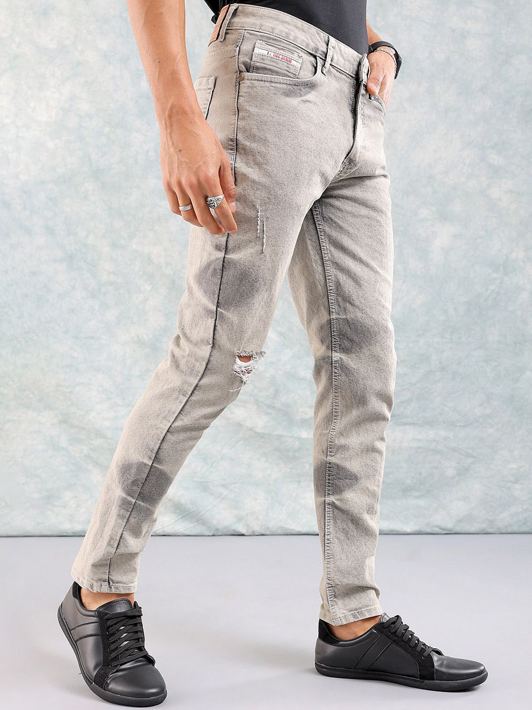 The Indian Garage Co Men Slim Fit Mildly Distressed Heavy Fade Jeans