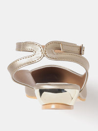 DressBerry Women Gold-Toned Ballerinas