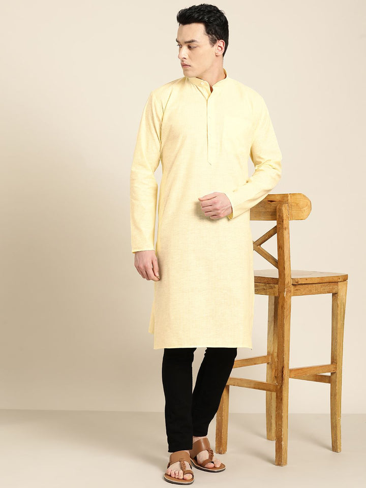 SOJANYA Kurta Lurus Berjalur Kuning & Putih Lelaki