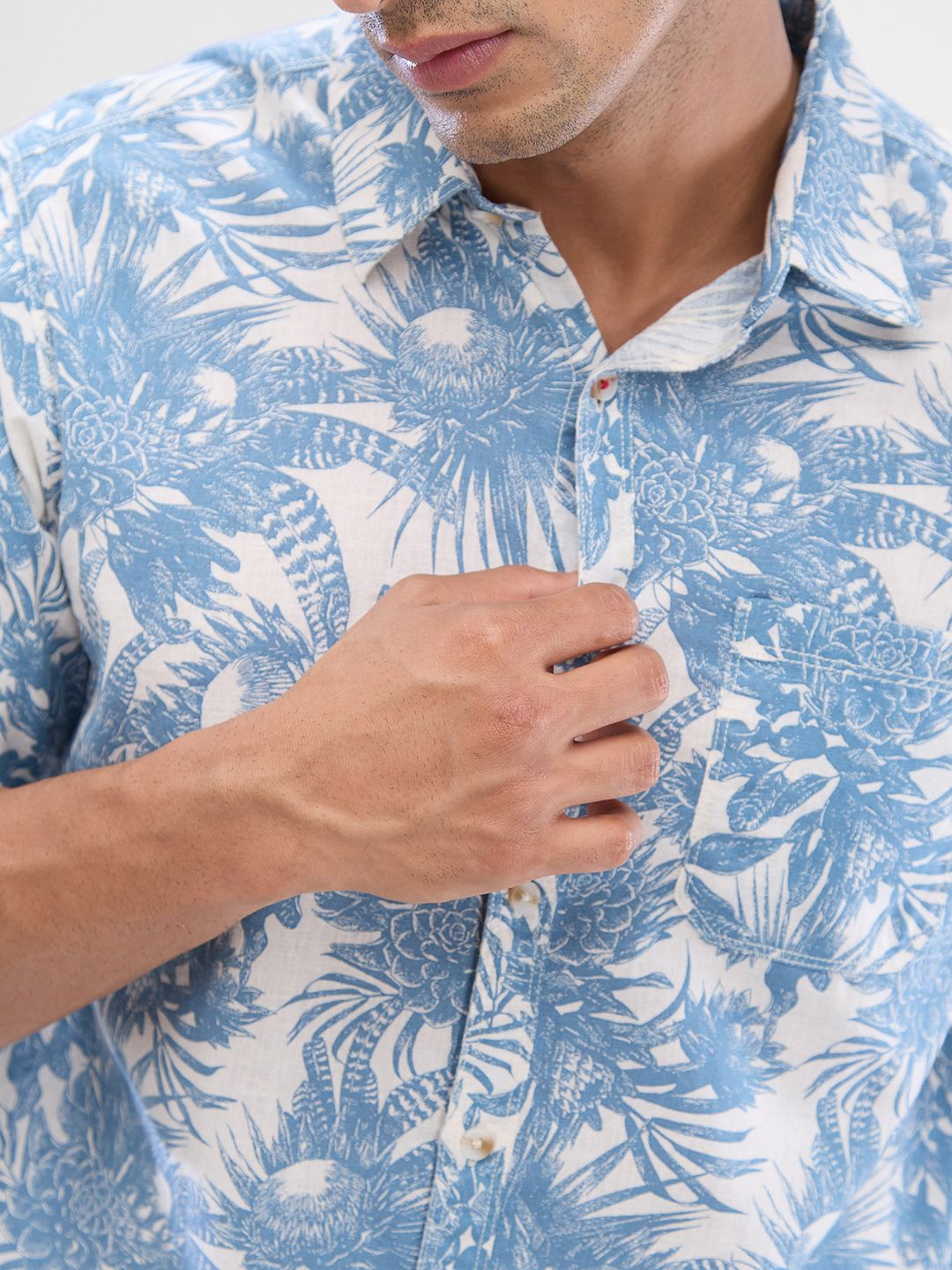 SPYKAR Men Slim Fit Floral Printed Opaque Spread Collar Casual Shirt