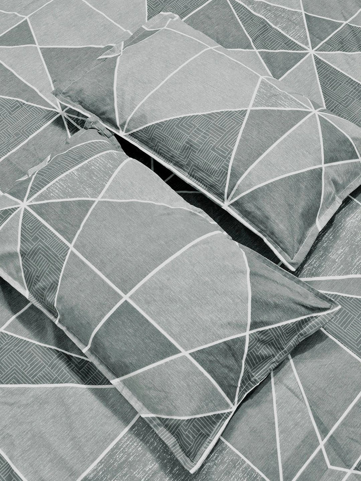 Moda Rapido X KLOTTHE Grey & White Geometric 300 TC King Bedsheet with 2 Pillow Covers