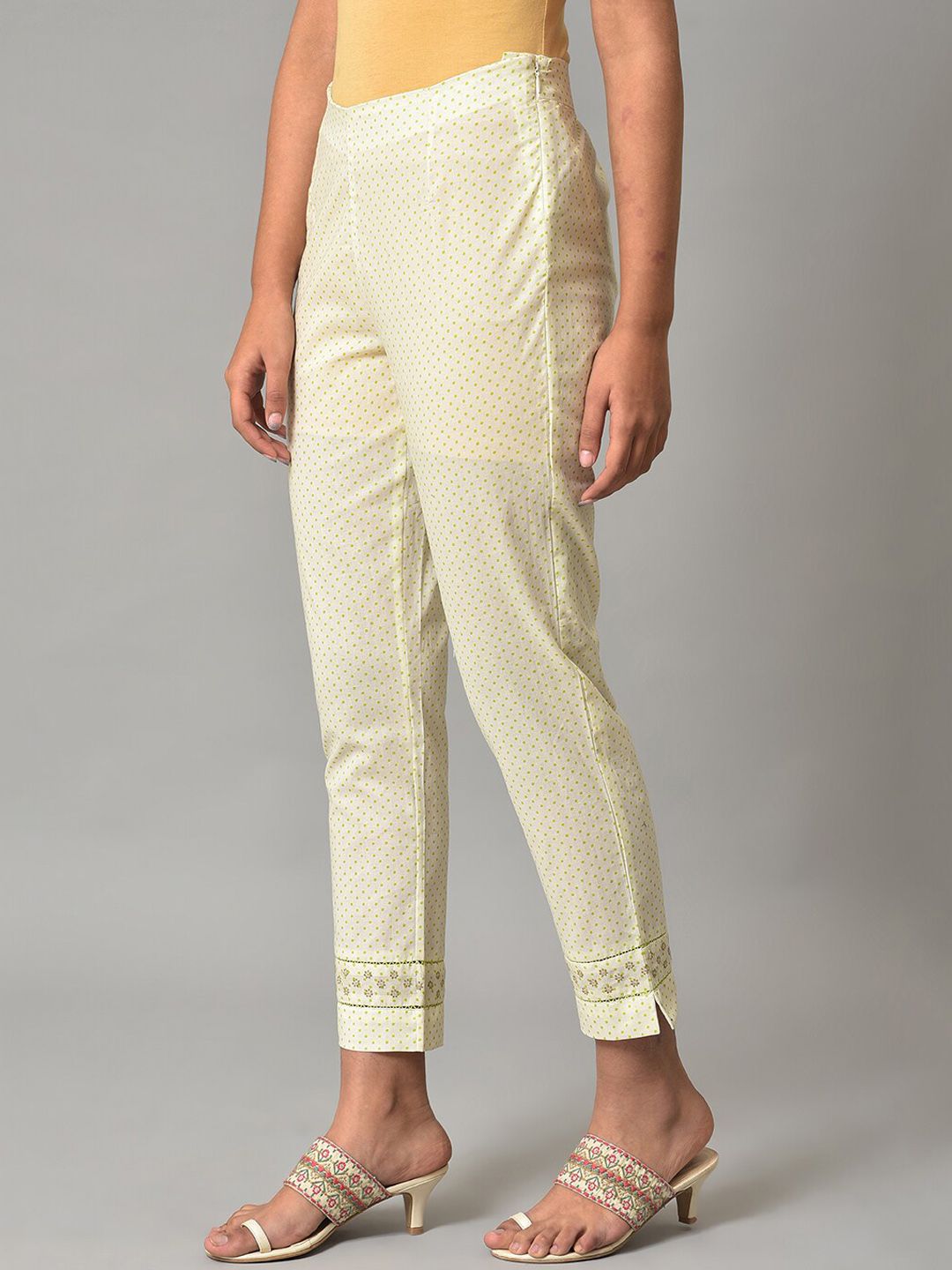 W Women White & Green Geometric Printed Mid Rise Pure Cotton Cropped Trousers