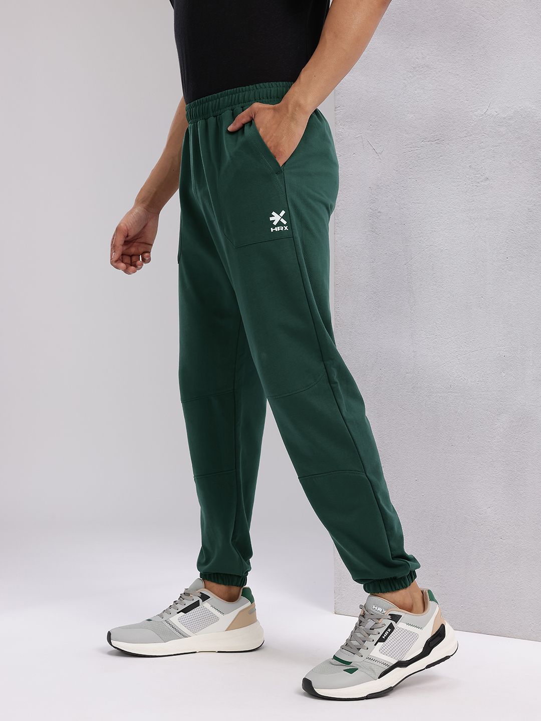 HRX by Hrithik Roshan Men Panelled Mid-Rise Regular Fit Lifestyle Joggers