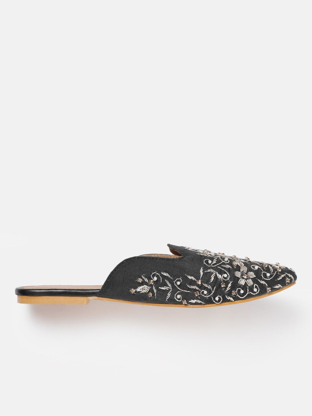 House of Pataudi Women Embellished Ethnic Mules